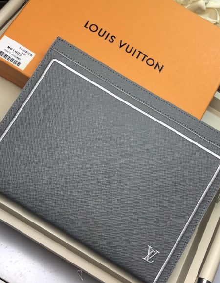 Louis Vuitton TOILETRY POUCH 26