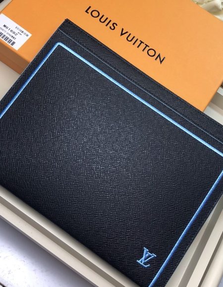 Louis Vuitton TOILETRY POUCH 26