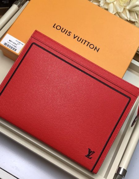 Louis Vuitton TOILETRY POUCH 26