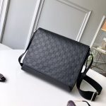 LOUIS VUITTON Messenger Bag