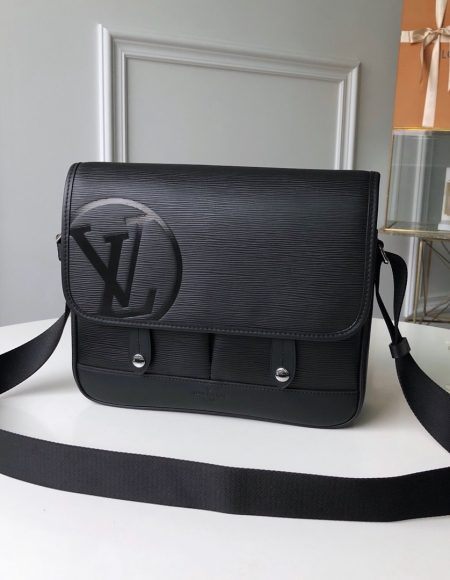 LOUIS VUITTON MESSENGER