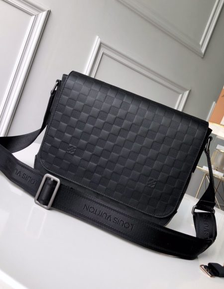 LOUIS VUITTON Messenger Bag
