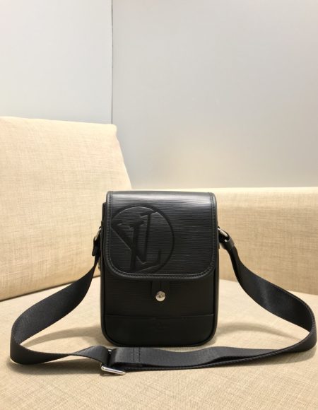 LOUIS VUITTON MESSENGER
