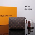 Louis Vuitton TOILETRY POUCH 19