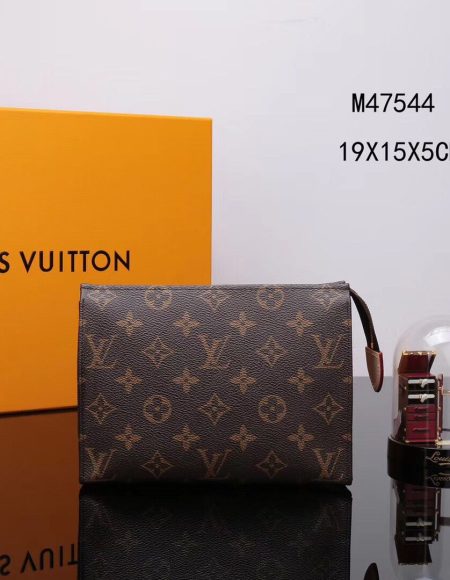 Louis Vuitton TOILETRY POUCH 19