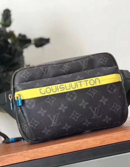 LOUIS VUITTON CATWALK MODELS MESSENGER BAG