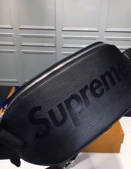 Louis Vuitton Supreme Pocket