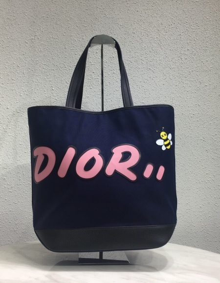 Dior kaws