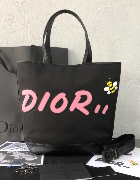 Dior kaws