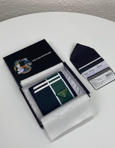 PRADA Clip