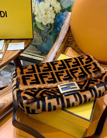 FENDI Baguette