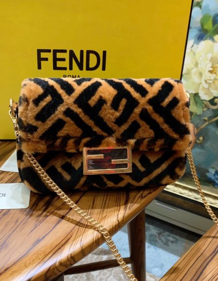FENDI Baguette