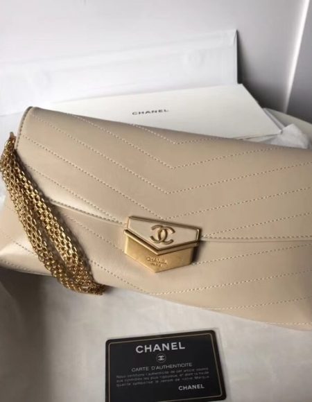 Chanel Clutch Calfskin & Gold-Tone Metal A57493 Beige
