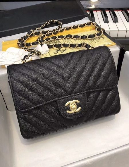 Chanel Small Classic Handbag Grained Calfskin & Gold-Tone Metal A69900 black