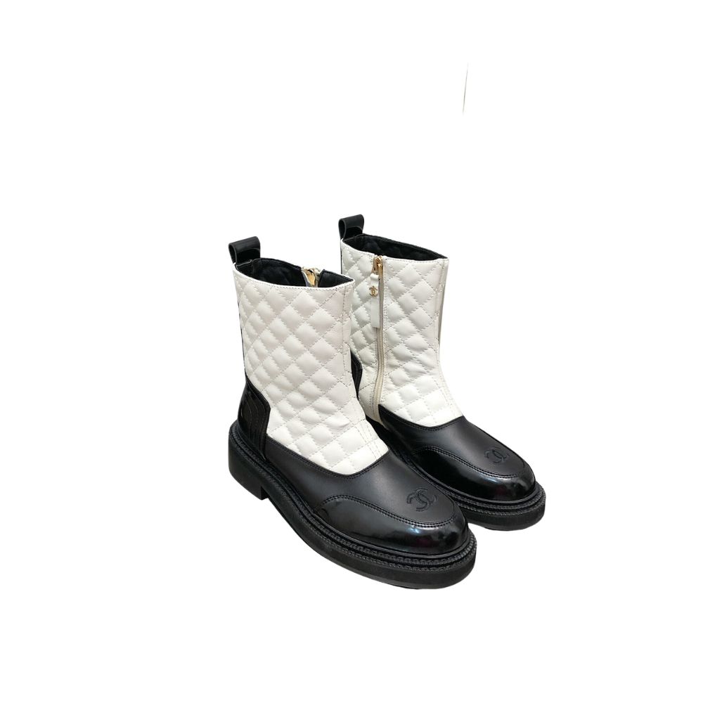CHANEL ANKLE BOOTS BLACK AND WHITE G39710