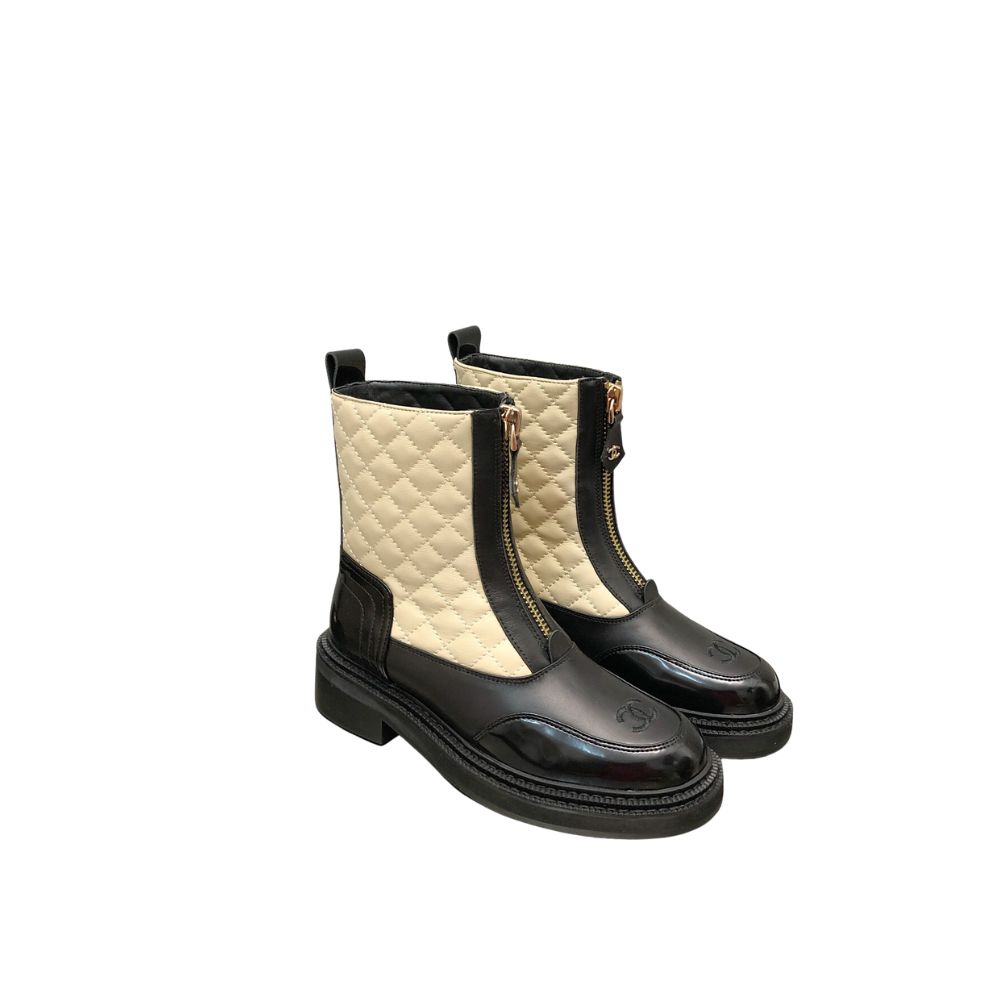CHANEL ANKLE BOOTS WHITE AND BEIGE G39710