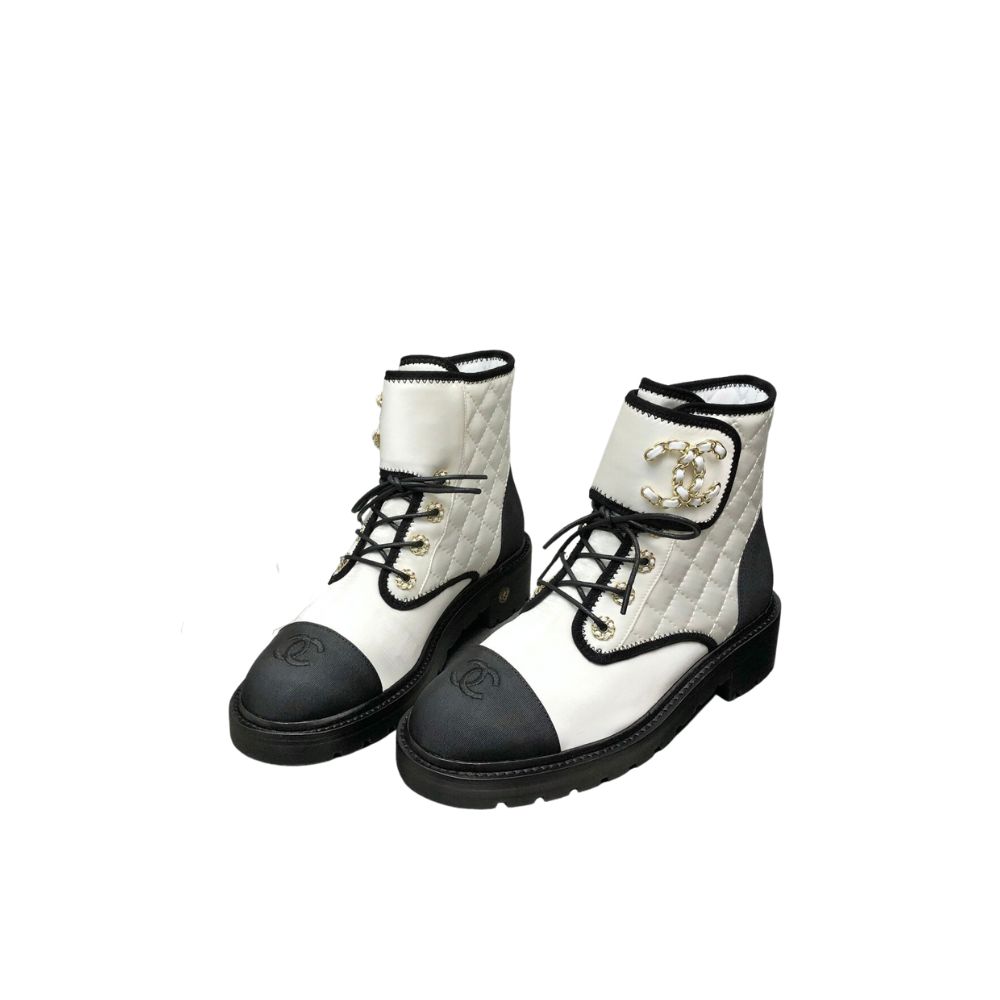 CHANEL ANKLE BOOTS WHITE G36424