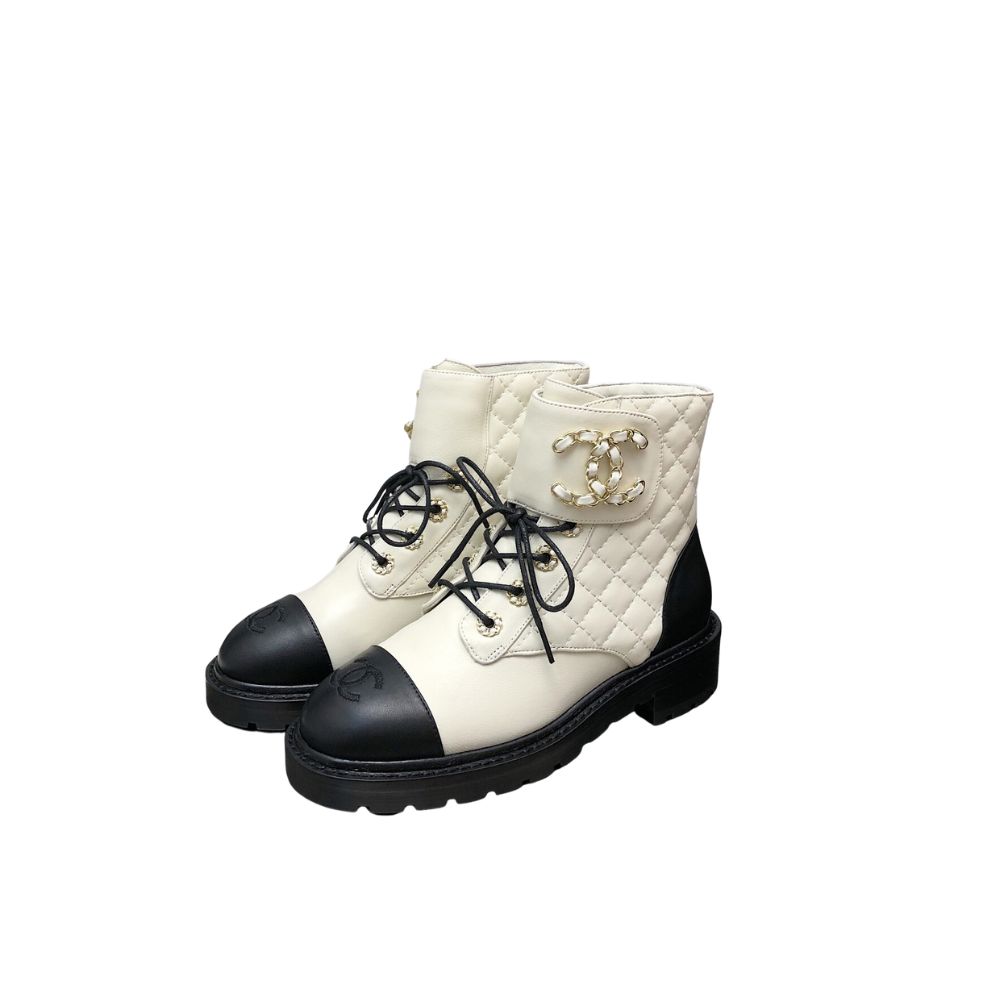 CHANEL ANKLE BOOTS WHITE G36424
