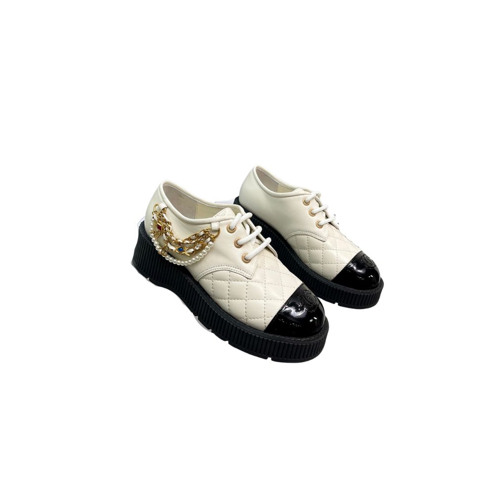 CHANEL LOAFERS WHITE G39697