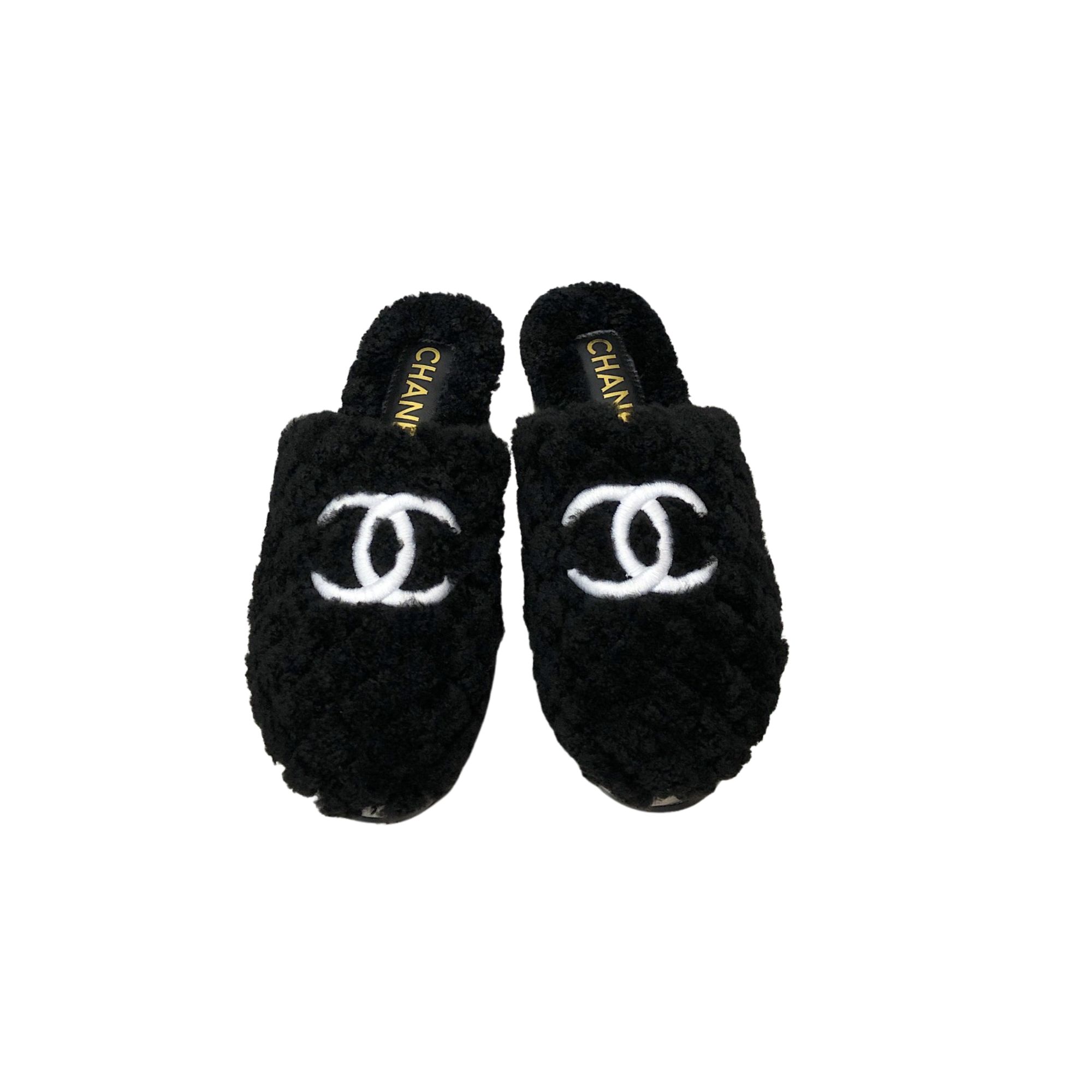 CHANEL MULES WHITE G39059