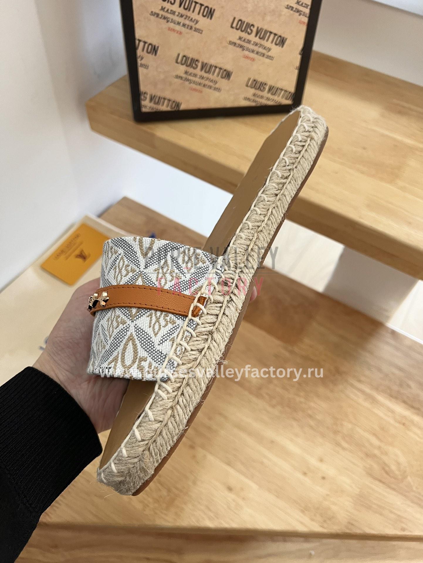 PVF_140923_LOUIS_VUITTON_-mules_and_slides-7-7